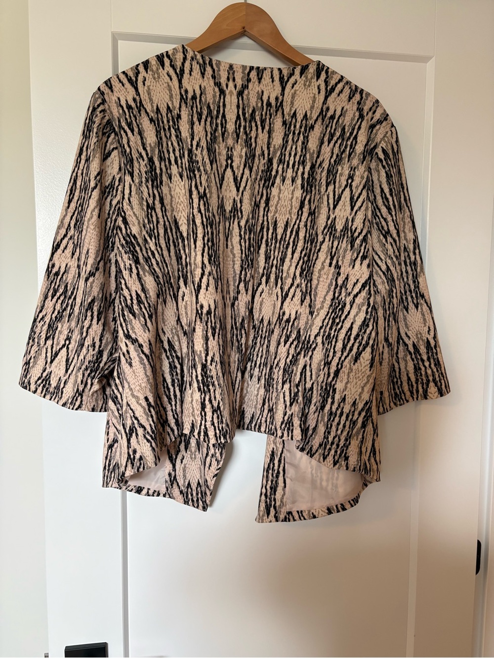 Jules & Leopold Blush Jacket with Black Abstract Print - Picture 5 of 7
